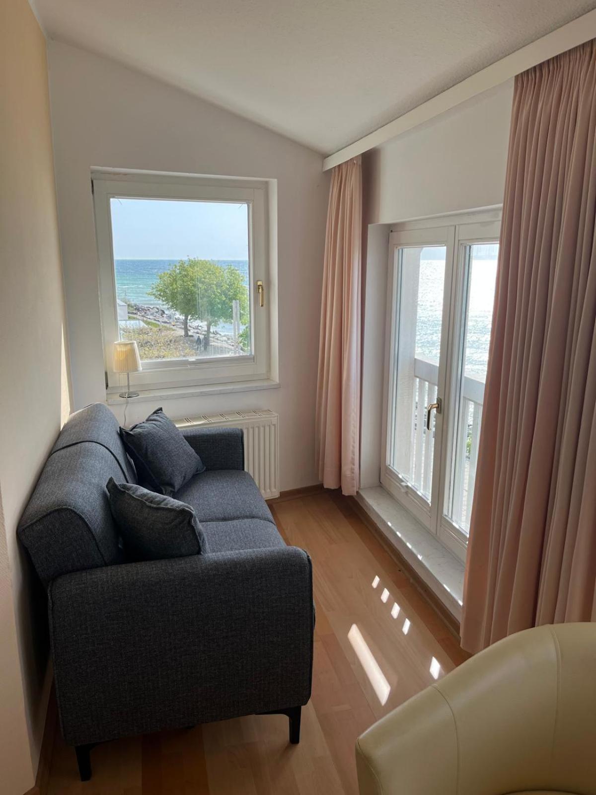 Faehrblick - Pension Direkt Am Wasser Sassnitz Exterior foto