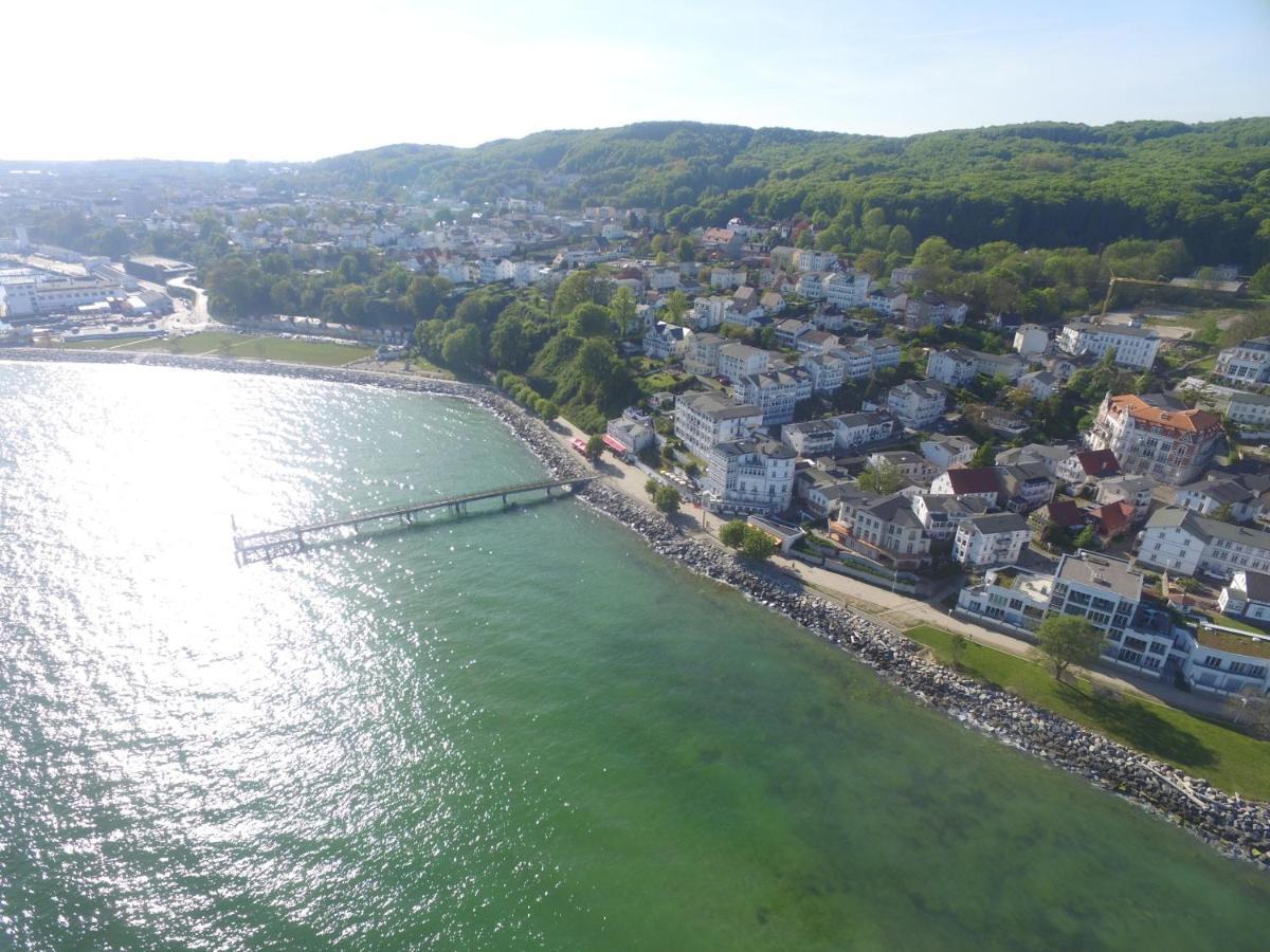 Faehrblick - Pension Direkt Am Wasser Sassnitz Exterior foto