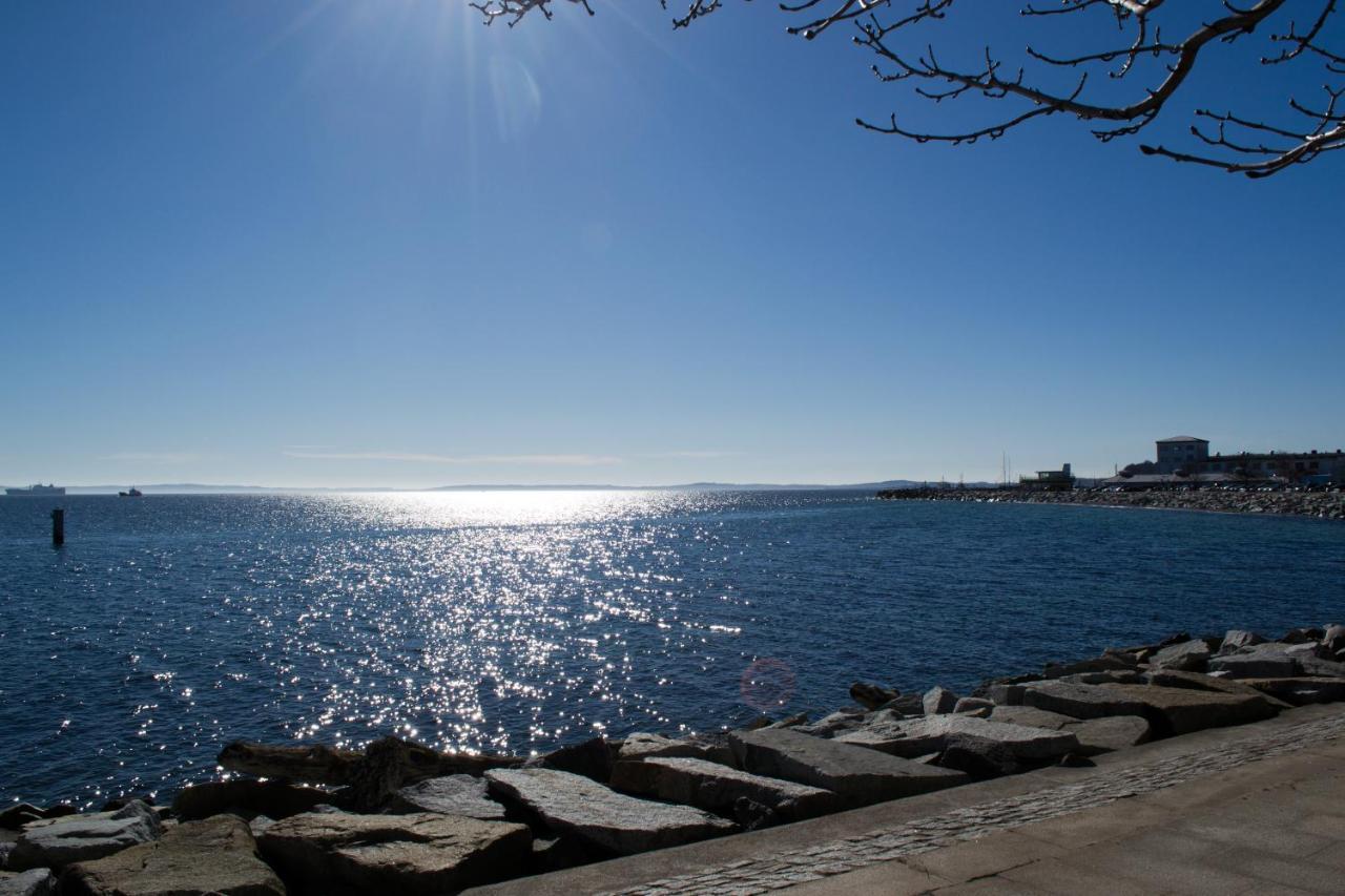 Faehrblick - Pension Direkt Am Wasser Sassnitz Exterior foto