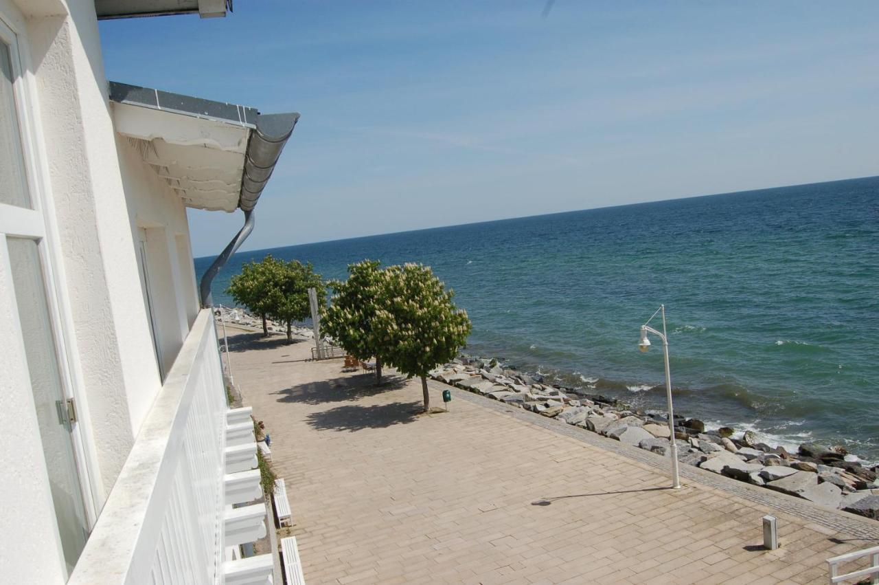 Faehrblick - Pension Direkt Am Wasser Sassnitz Exterior foto